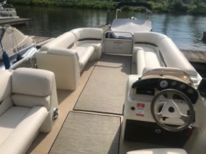 bennington-pontoon-rental-3