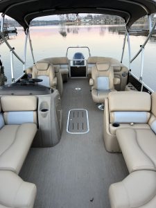 22 Bennington tritoon