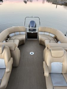 22 Bennington tritoon